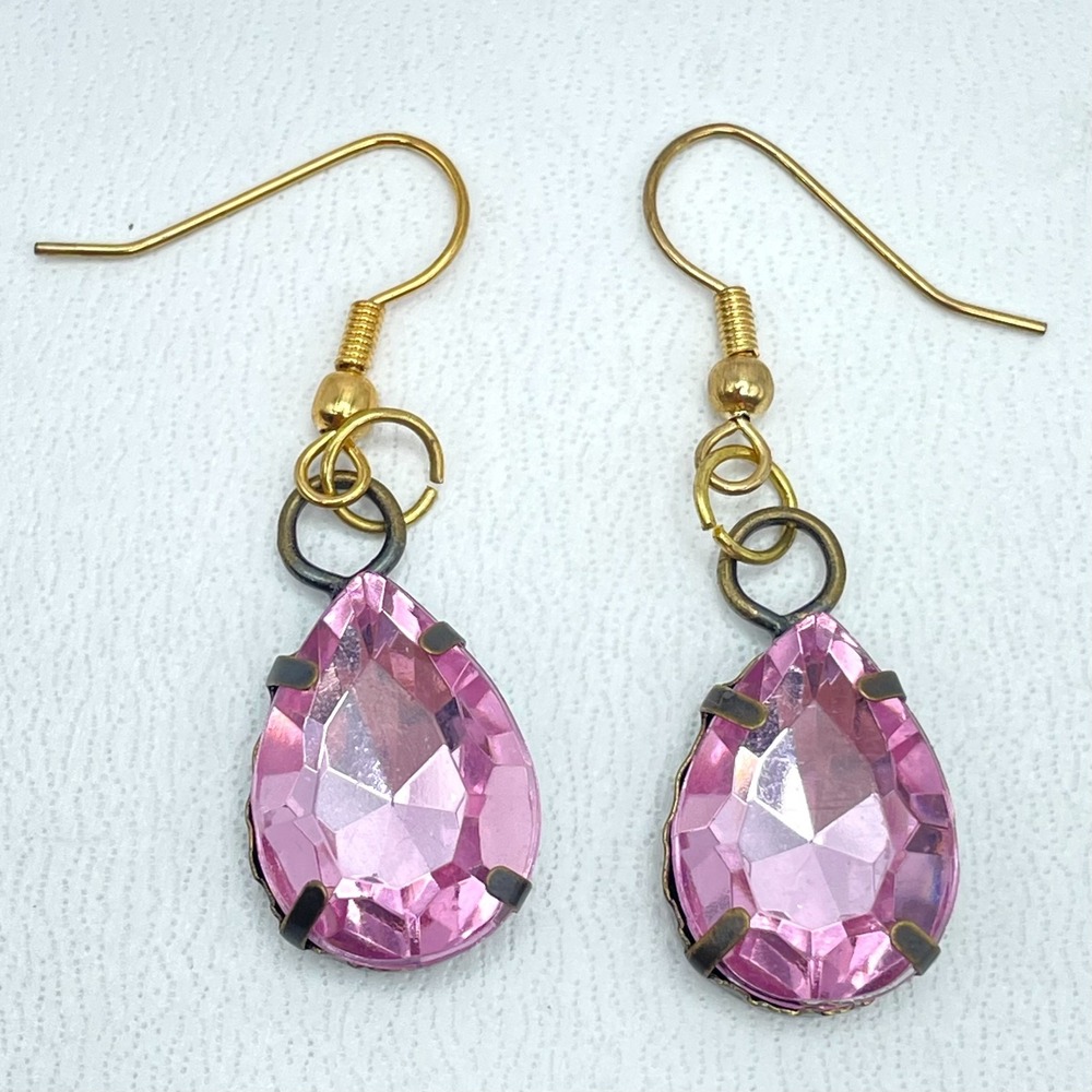 VTG Gold-Tone Pink Faceted Rhinestone Glass Prong Teardrop Bead Dangle Earrings